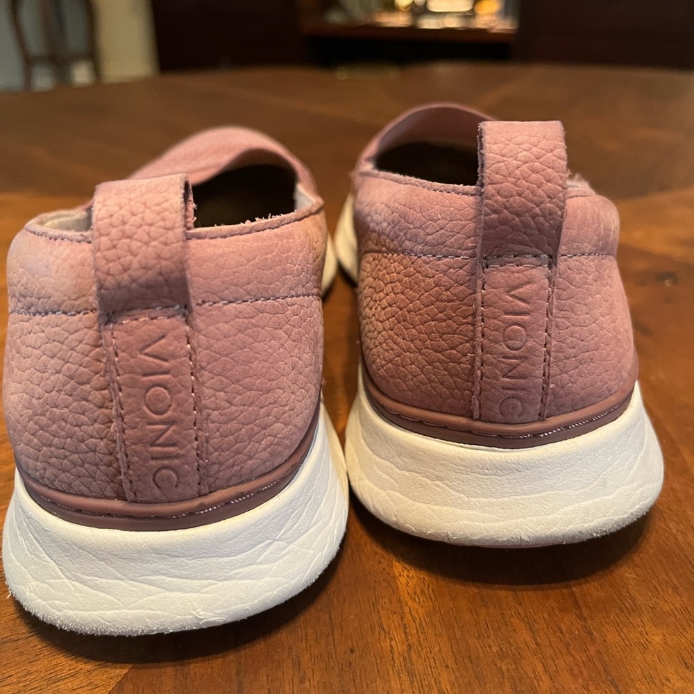 Vionic Size 9 - image 5